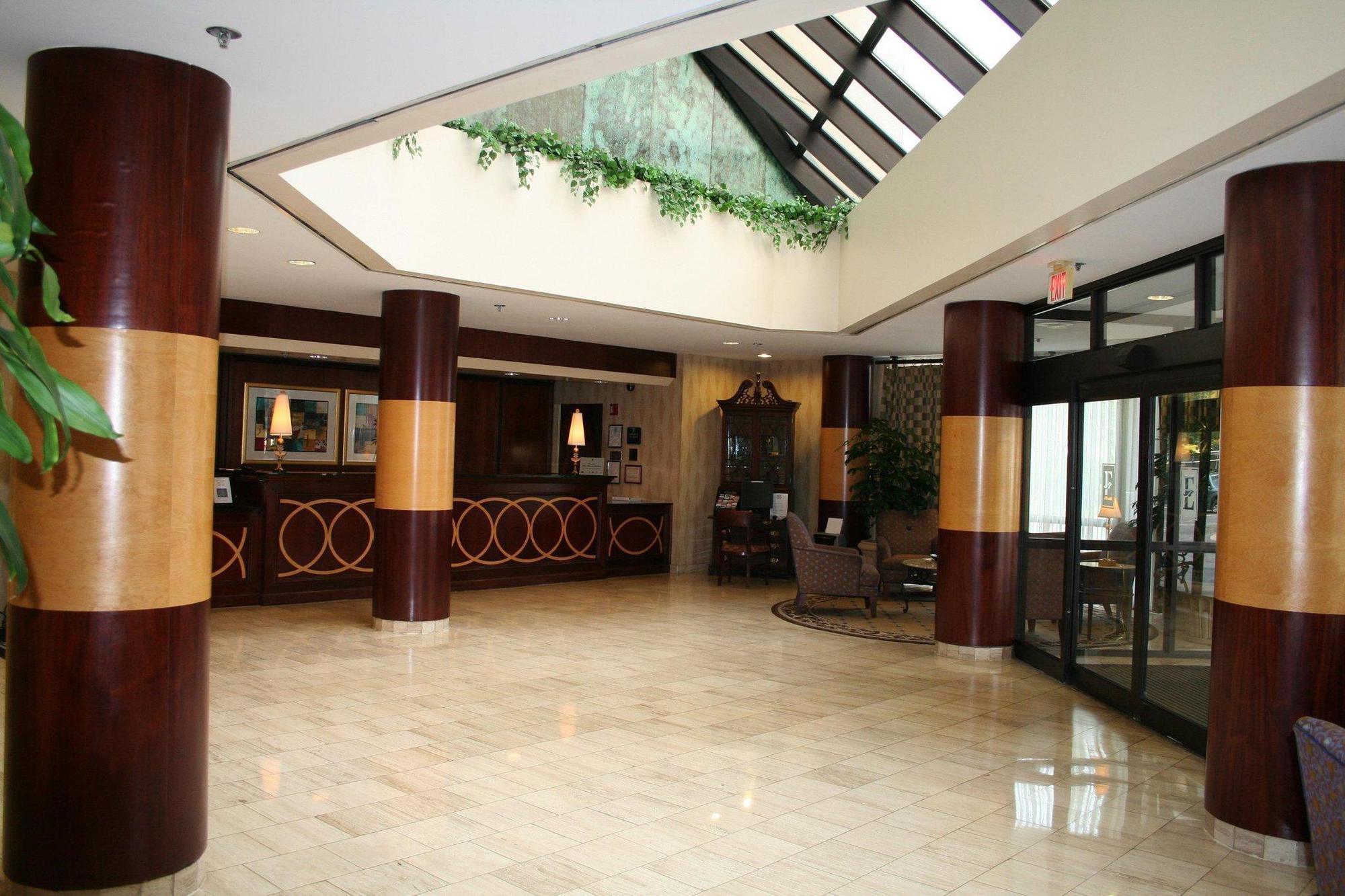 Embassy Suites By Hilton Atlanta Galleria Smyrna Exterior photo